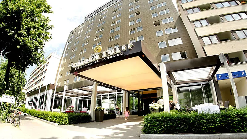 Eingang - Lamellendach am Hotel Golden Tulip Hamburg in Berlin