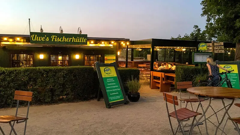 Lamellendach an einem Restaurant auf Usedom, Ostsee