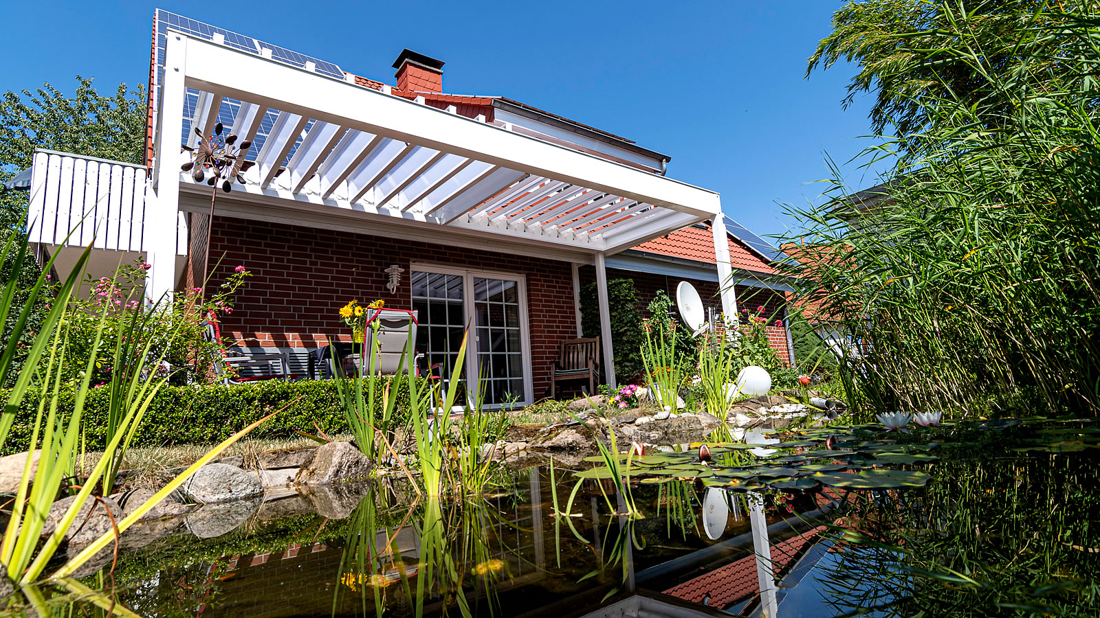Unsere FLEDMEX<sup>®</sup> Lamellendächer: Die regendichte Lösung für Ihre Terrasse