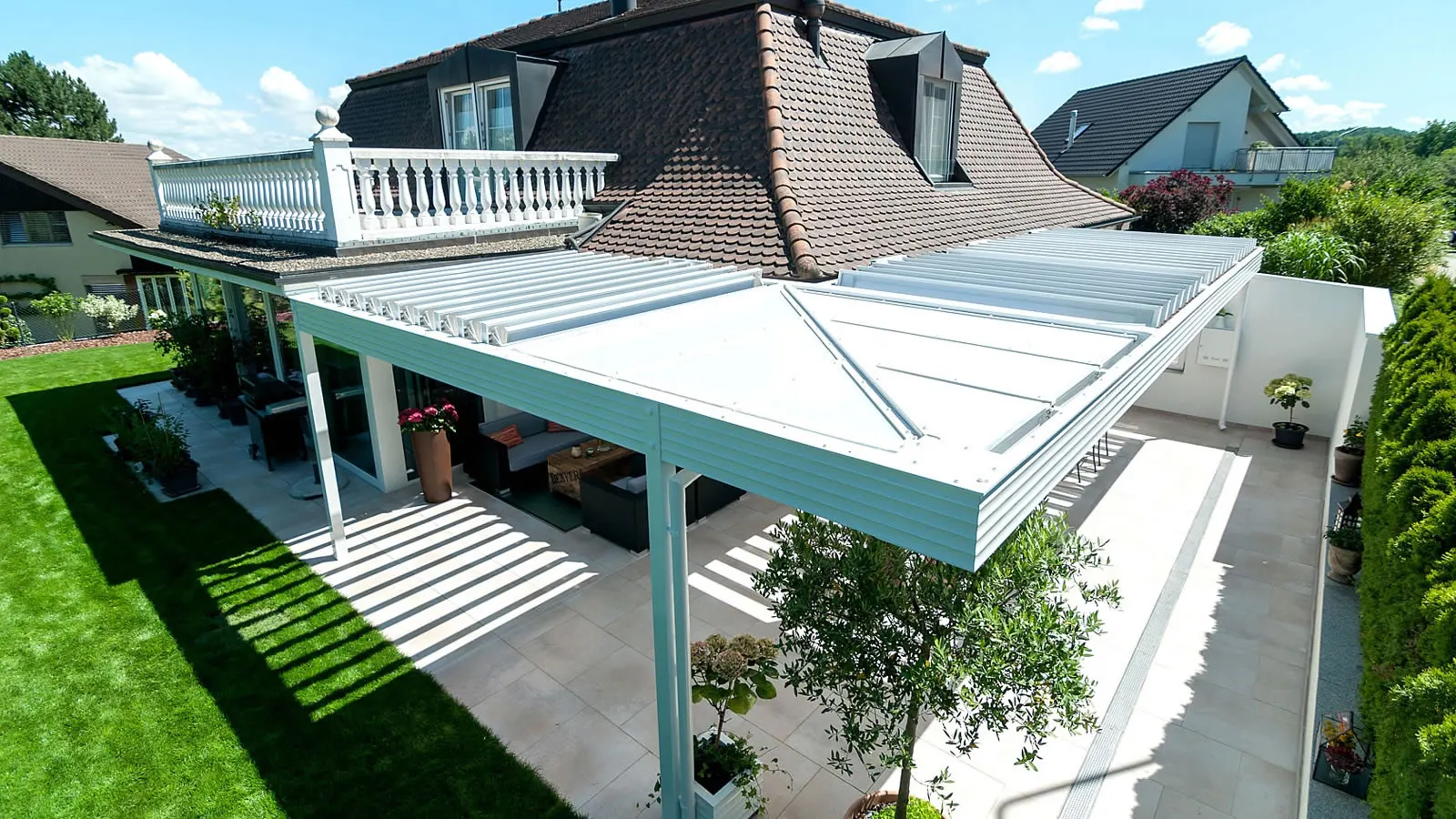 Diesen Sommer darf es gerne eine moderne und hochwertige Überdachung für Ihre Terrasse sein.