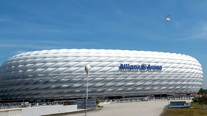 Ein Lamellendach für die Allianz Arena in München