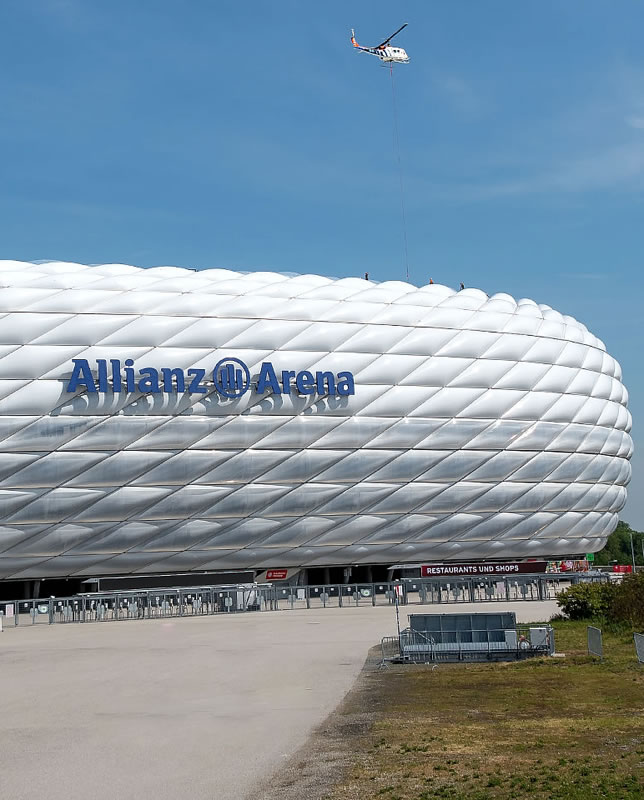 Ein Lamellendach für die Allianz Arena in München.
