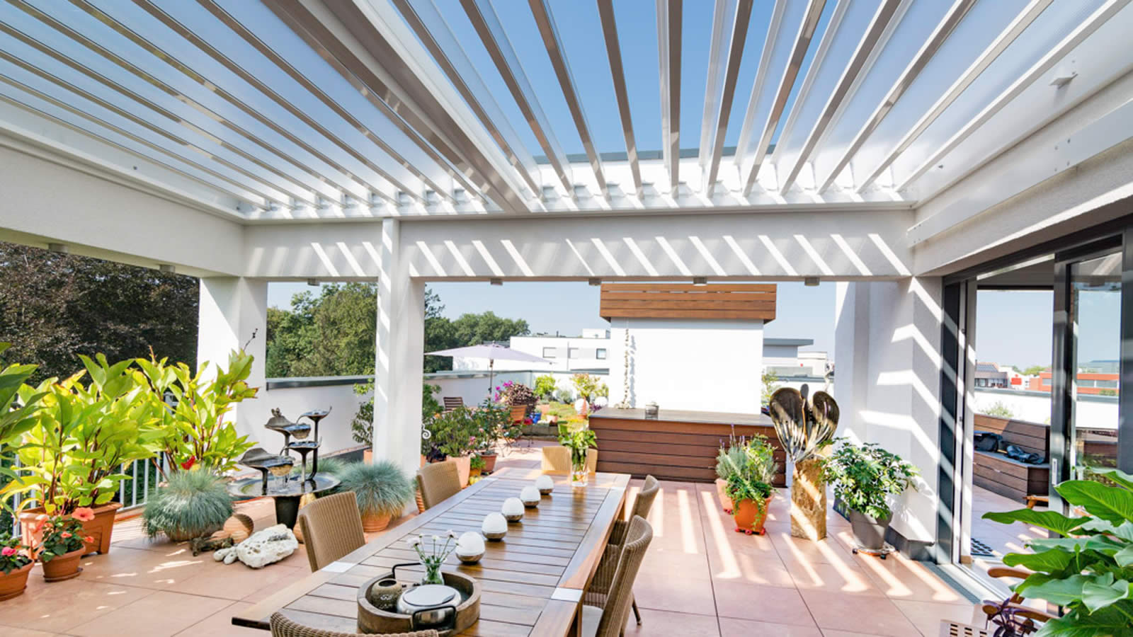 Ein Lamellendach für Ihren Balkon